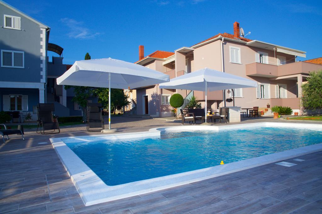 Banic Apartments With Pool Биоград-на-Мору Экстерьер фото