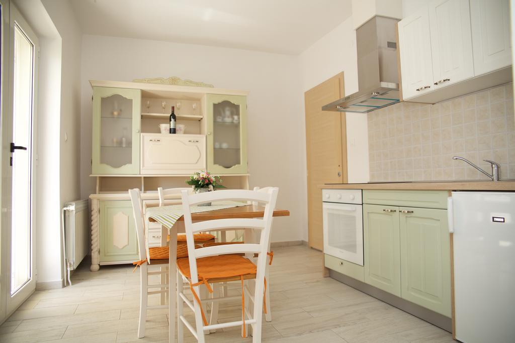 Banic Apartments With Pool Биоград-на-Мору Номер фото