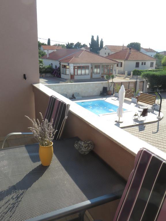 Banic Apartments With Pool Биоград-на-Мору Номер фото