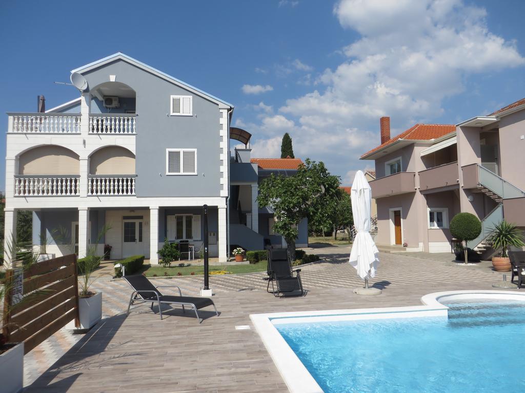 Banic Apartments With Pool Биоград-на-Мору Экстерьер фото