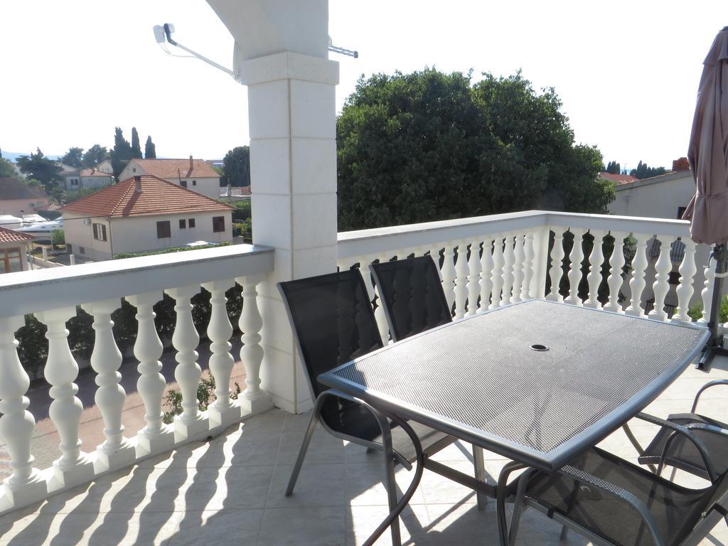 Banic Apartments With Pool Биоград-на-Мору Номер фото