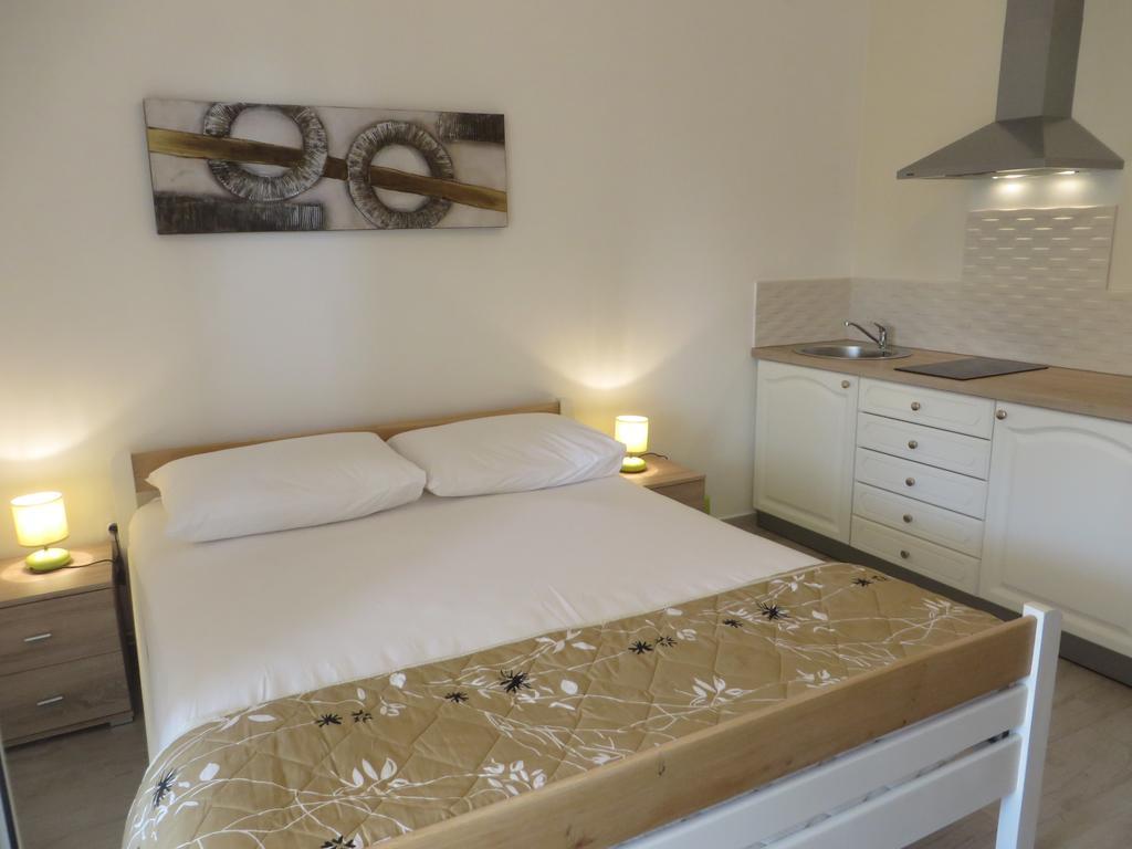 Banic Apartments With Pool Биоград-на-Мору Номер фото