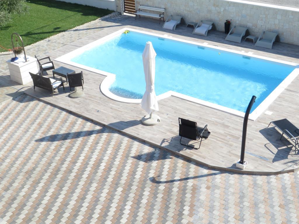 Banic Apartments With Pool Биоград-на-Мору Номер фото