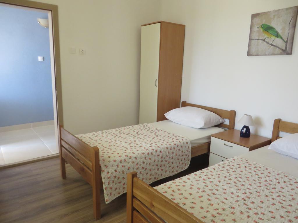 Banic Apartments With Pool Биоград-на-Мору Номер фото