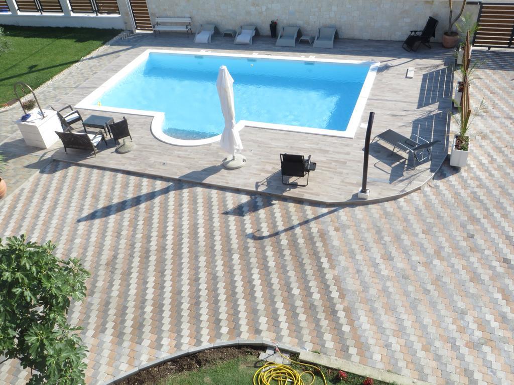 Banic Apartments With Pool Биоград-на-Мору Номер фото