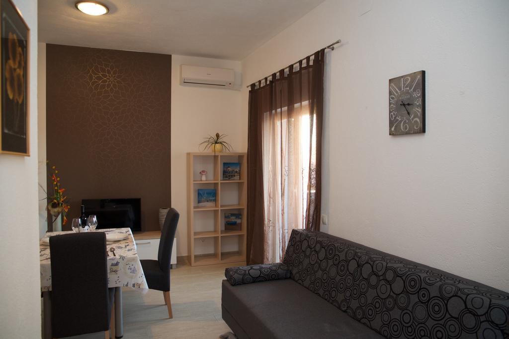 Banic Apartments With Pool Биоград-на-Мору Номер фото